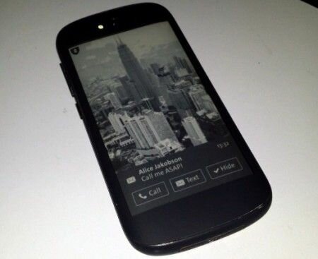 YotaPhone2-eink