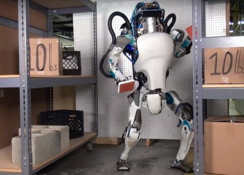 robot-atlas-travaille