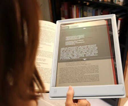 Traduction instantanée sur tablette transparente